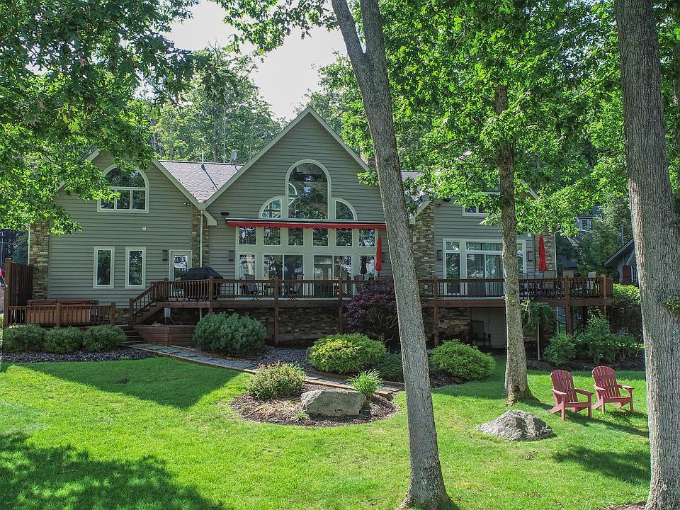 1st image of 320 Lake Forest Dr