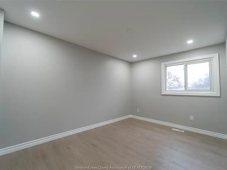 5414 Lassaline Ave — Photo 14