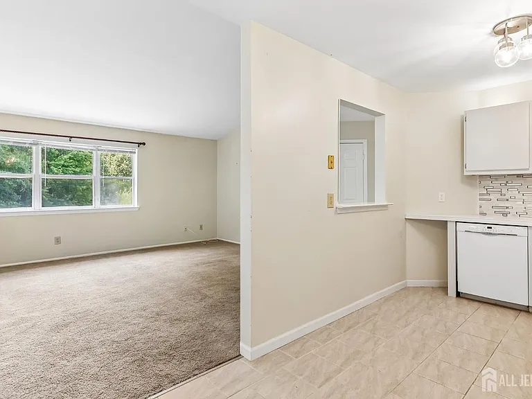4 Chelsea Dr — Photo 6