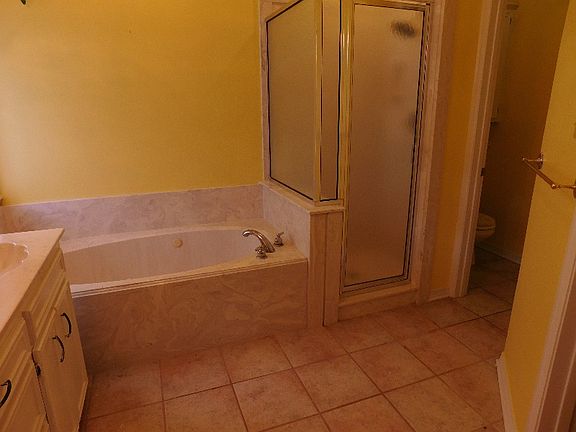 3rd image of 609 Pinehurst Dr