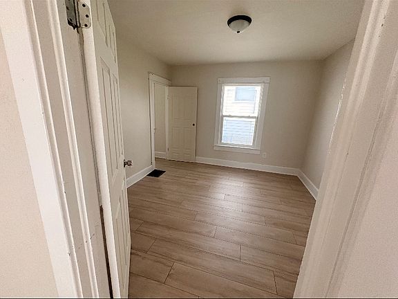 2nd image of 3547 Robson St