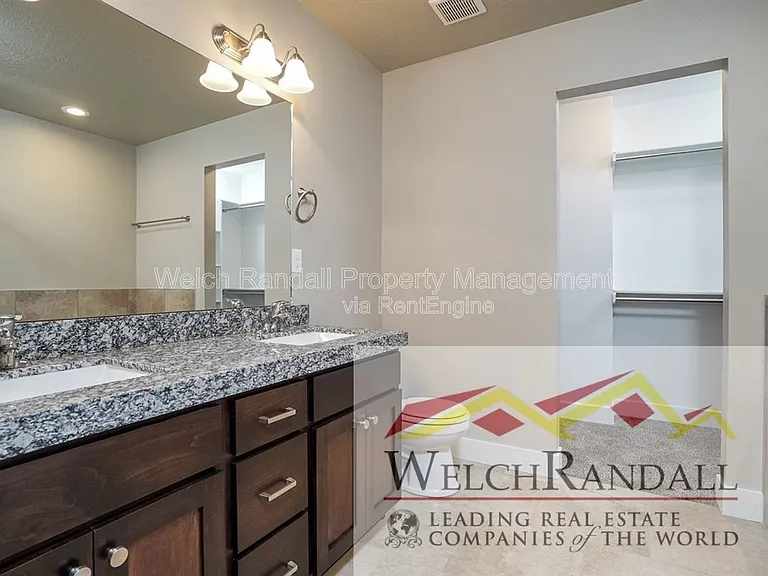 2542 S Andover St — Photo 17