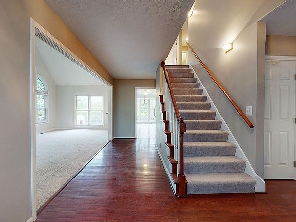 3rd image of 1601 Gardiner Ln