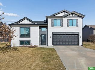 13715 S 44th St, Bellevue, NE 68123