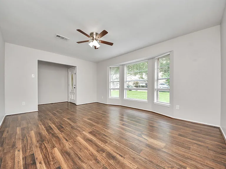 5602 Dryad Dr — Photo 5
