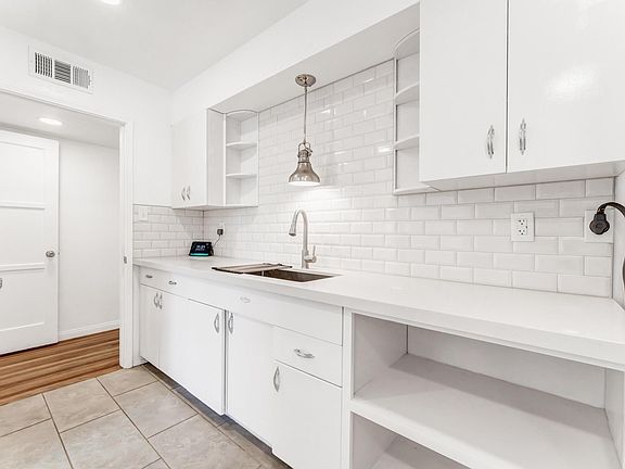 2nd image of 2025 Ballard Dr