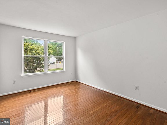 4th image of 8116 Santa Fe Dr