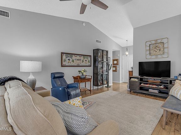 3rd image of 1706 E LINDRICK Drive