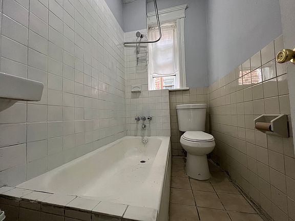 5th image of 43 Grant Ave #2L