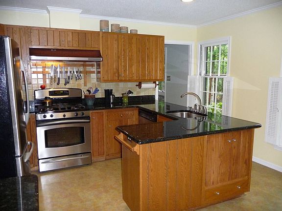 4th image of 822 Jean Ct