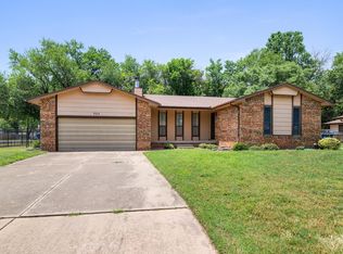 325 S Willow Dr, Derby, KS 67037