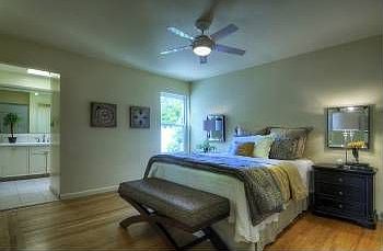 3rd image of 2530 Fernwood Ave