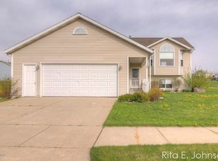 189 Chary View Dr, Kent City, MI 49330