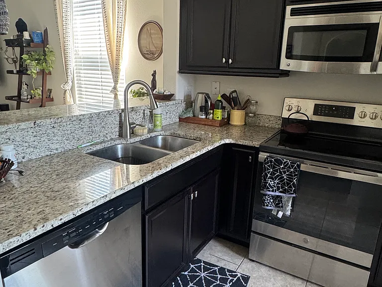 101 Misty Glen Ln — Photo 2
