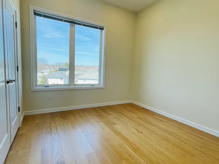 385 Pleasant St #6 — Photo 10