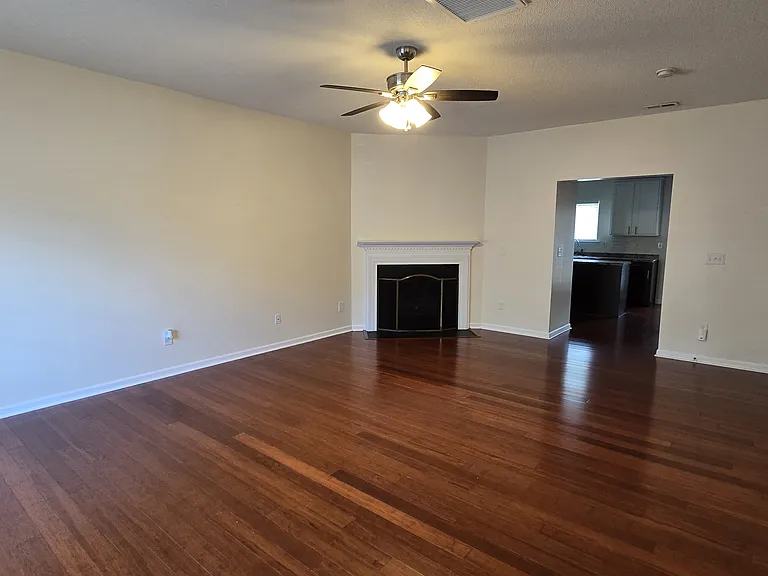 106 Parkerson Ln — Photo 6
