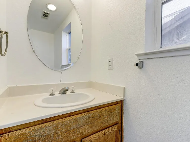 Frontera Dr — Photo 15