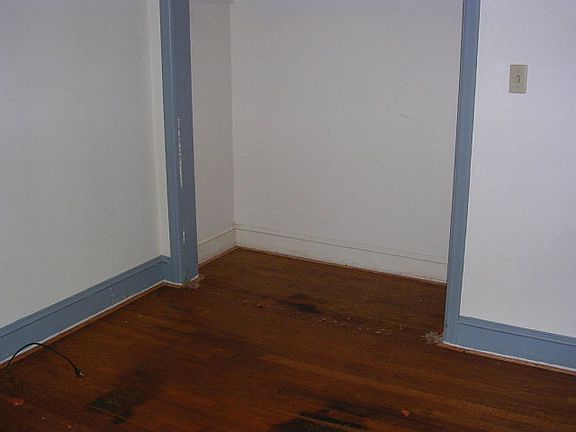 5th image of 102 Eastwood St