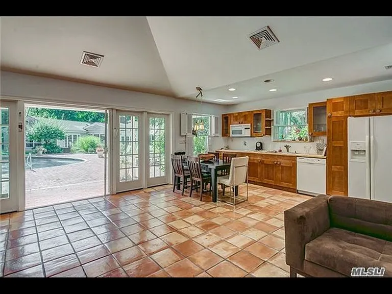 Pheasant Hill Ln — Photo 3