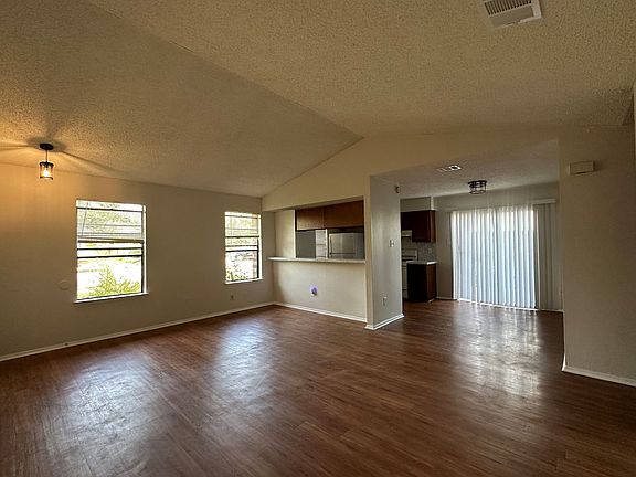 4th image of 2409 Berkett Dr #A
