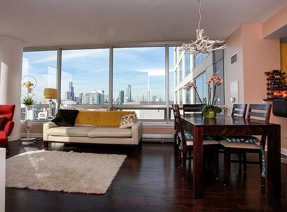 2nd image of 1901 S Calumet Ave #2608