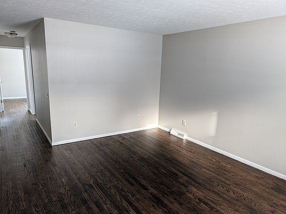 3rd image of 157 Meadows Dr #A