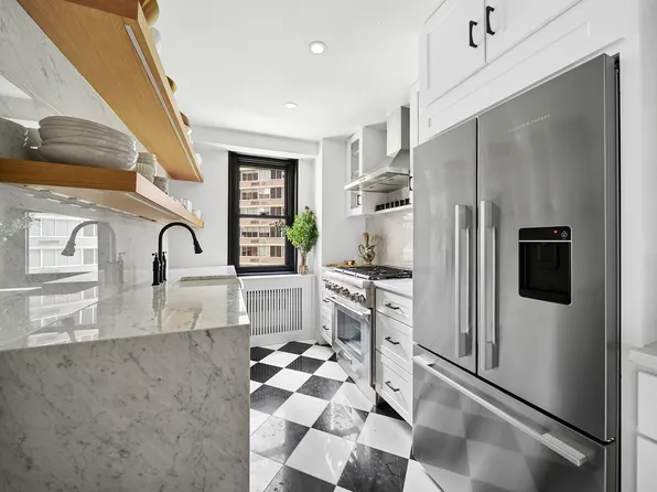 400 East 54th Street 5F image 3 of 9