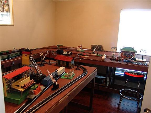 4th image of 710 Mustang Dr