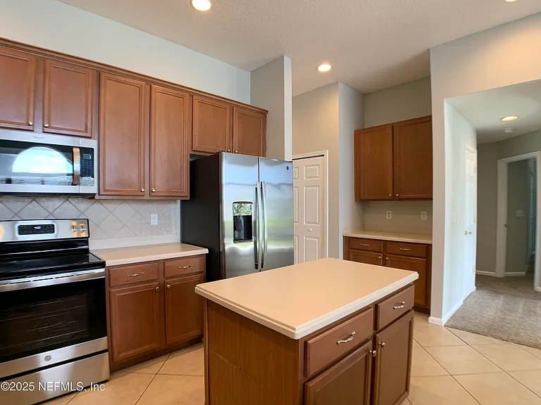 1213 Harbour Town Dr — Photo 16