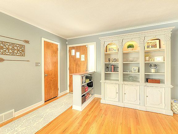 5th image of 2412 Barrington Pl