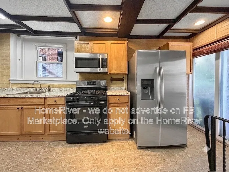 3 bed, 1.0 bath, 1200 sqft, $1,700 — Photo 4