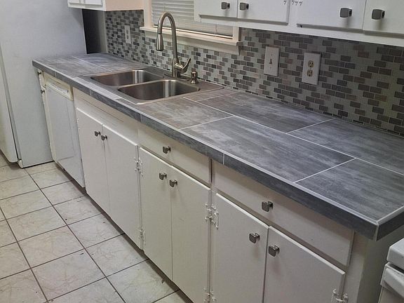 5th image of 3416 Cecil Dr