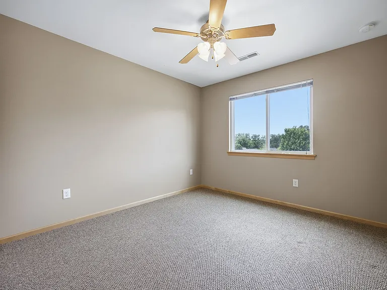 2414 Catskill Ct — Photo 31
