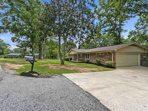3rd image of 206 Portsmouth Dr