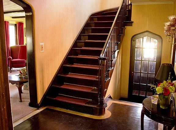 3rd image of 2202 Benderwirt Ave