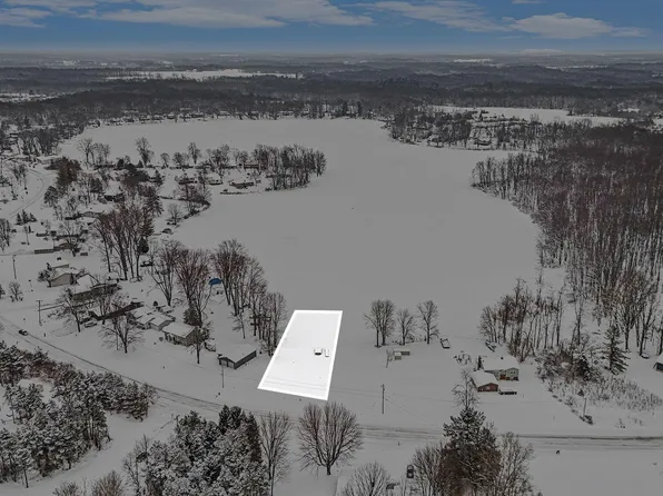 9772 Ten Mile Rd NE, Rockford, MI 49341