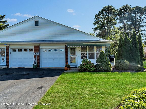 4th image of 44 Crestwood Parkway #B