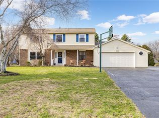 436 Thrushwood Ln, Webster, NY 14580