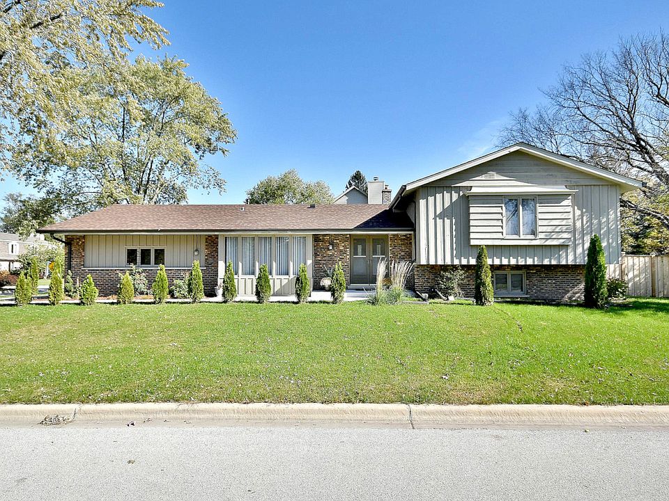 1st image of 502 Royal Oaks Dr