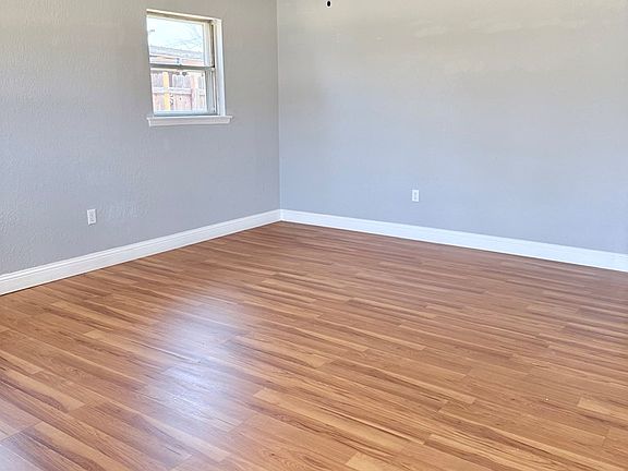 3rd image of 1908 E Morrison Dr
