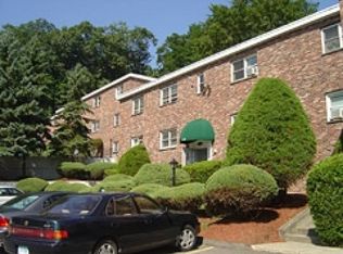 31 Hill Dr, New Milford, CT 06776