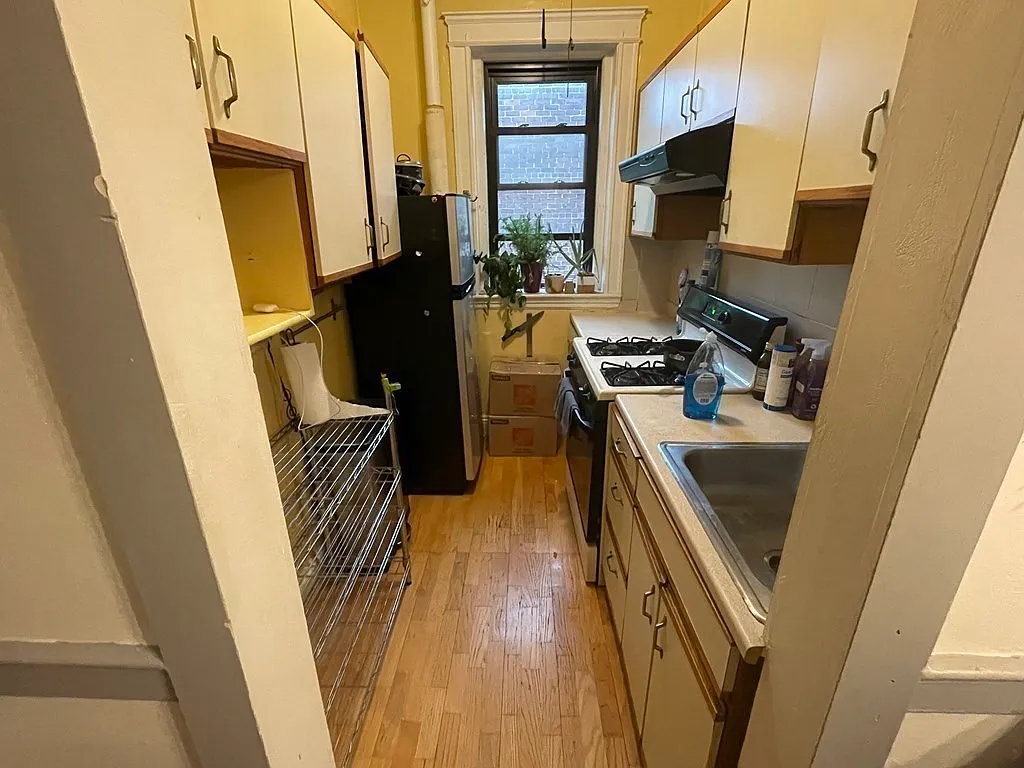 Building Photo - 39 Glenville Ave #4