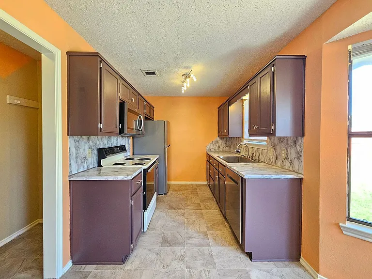 1507 Nina Dr — Photo 11