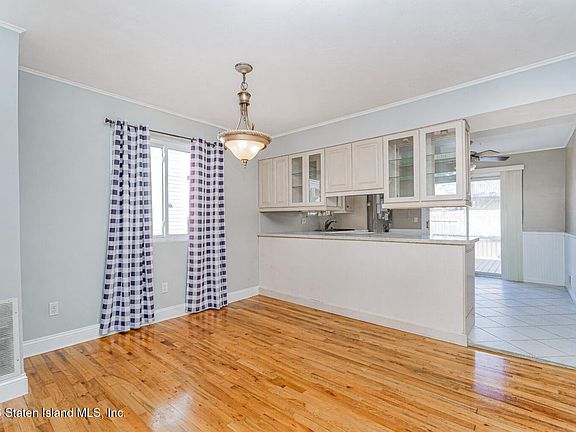 5th image of 293 Brookfield Ave