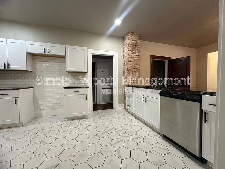421 NW 25th St — Photo 8