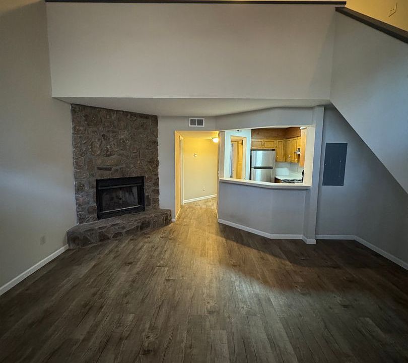 1st image of 105 Summit Dr SE