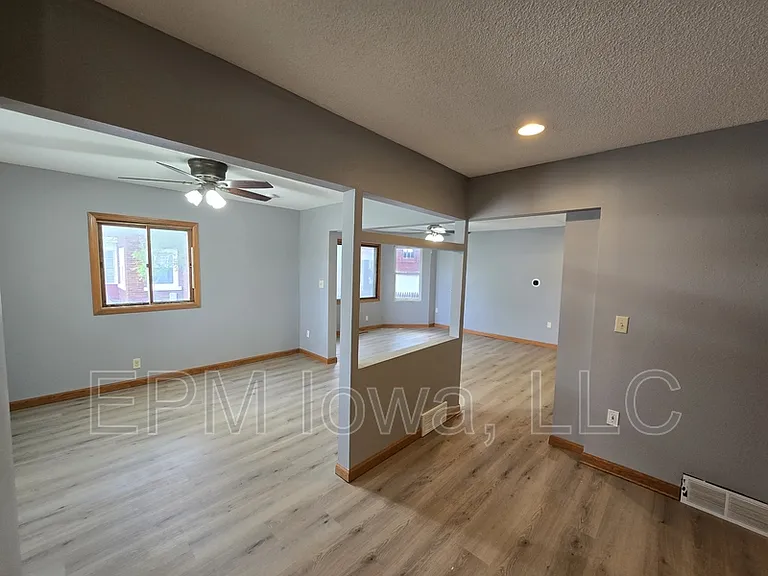 518 E 2nd St — Photo 2