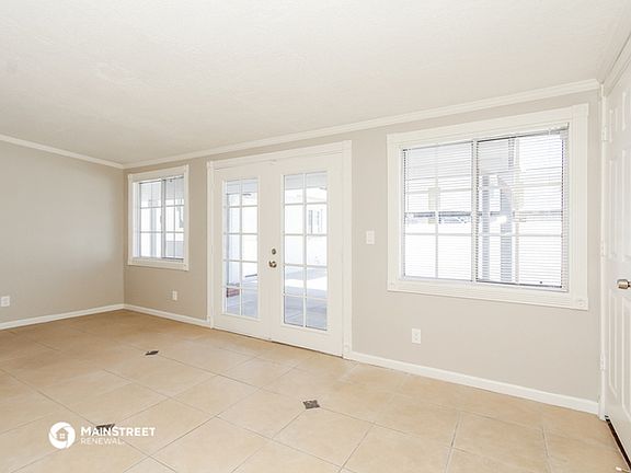 4th image of 5512 N 34th Dr
