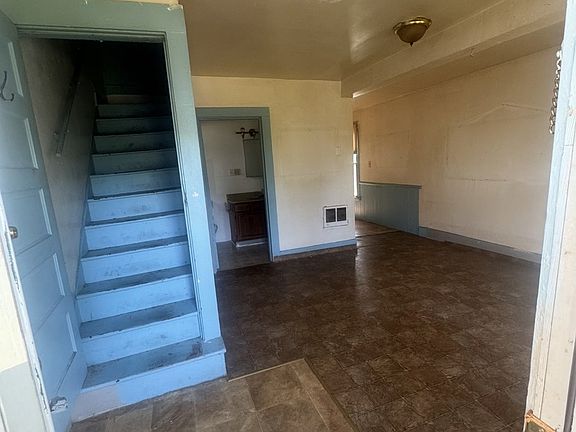 2nd image of 3622 NE 8th Ave