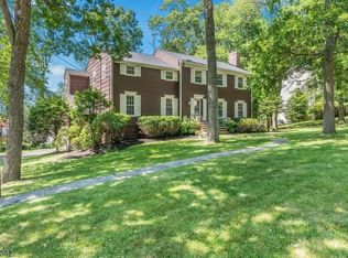 9 Oxford Rd, North Caldwell, NJ 07006